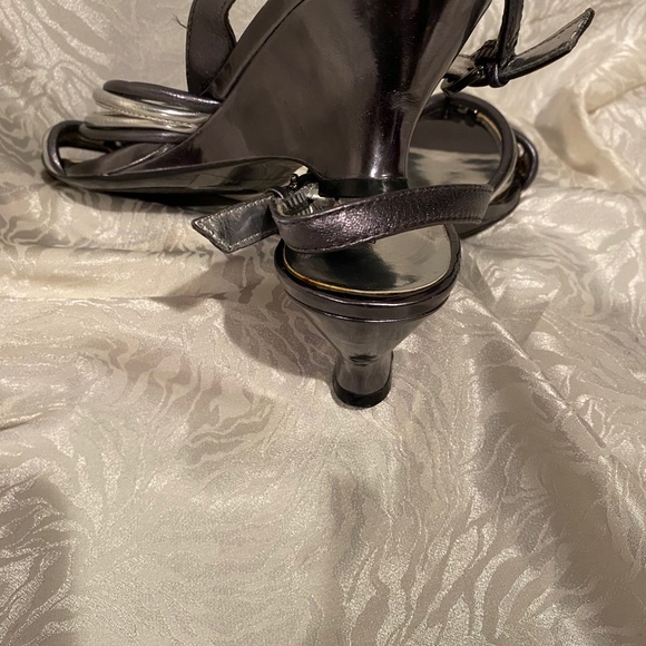 Etienne Aigner Black & Sliver Sling Back open Toe - Picture 2 of 3